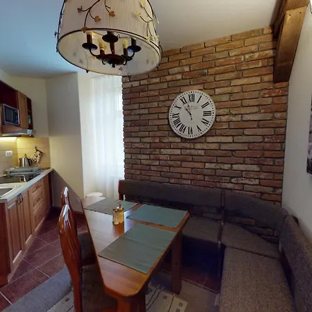 Marta, 200 M Apartmán