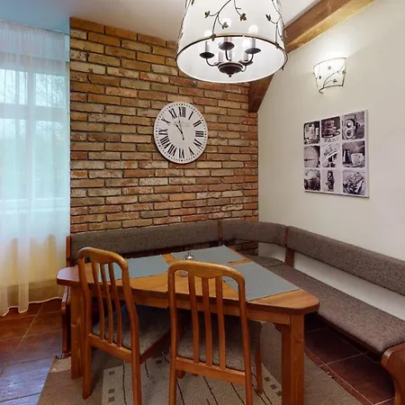 Marta, 200 M Apartmán